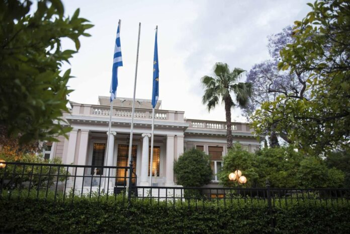 Γελοιοποιούνται για να υποστηρίξουν ότι δεν υπάρχει πολιτική ευθύνη – «Ατυχές γεγονός» λέει ο Σαλμάς