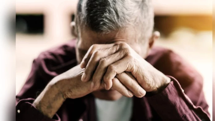 Πτολεμαΐδα: Γειτόνισσα έκλεψε το κλειδί του σπιτιού 81χρονου και τον ξάφρισε