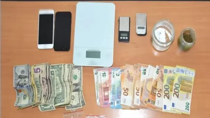 Διακινούσε κοκαΐνη ενώ τον αναζητούσαν με ένταλμα και καταδίκη