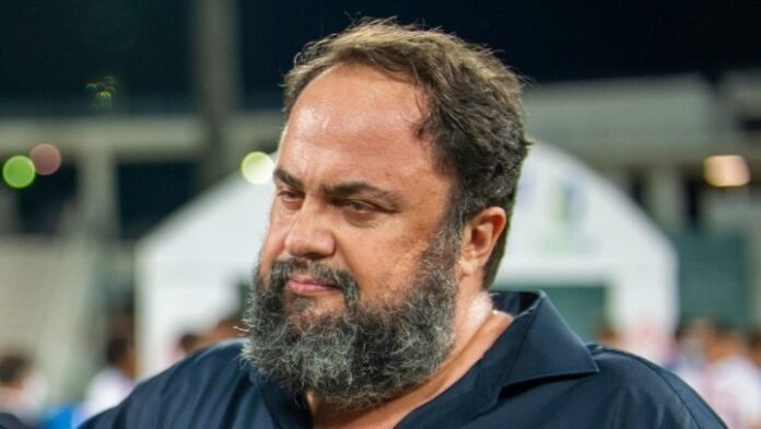 Σάλος από τη φωτογραφία που κυκλοφόρησε στο διαδίκτυο με τον Γιάννη Οικονόμου και τον Βαγγέλη Μαρινάκη στο Μαξίμου