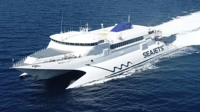 Ταλαιπωρία για 172 επιβάτες του Naxos Jet – Κόλλησε η άγκυρα και του απαγορεύτηκε ο απόπλους