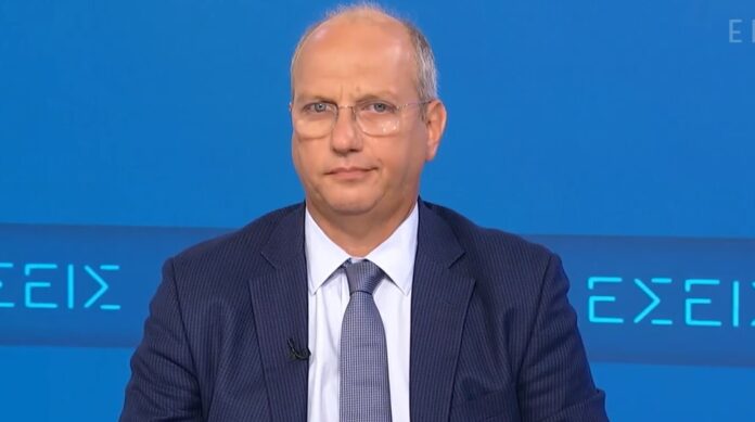 Μετεξεταστέος στα μαθηματικά ο υπουργός για τις ταυτότητες