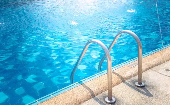 Η 3χρονη στη Ρόδο έμεινε σχεδόν 10′ μέσα στην πισίνα χωρίς κανείς να την αντιληφθεί – Βίντεο κατέγραψε τις δραματικές στιγμές