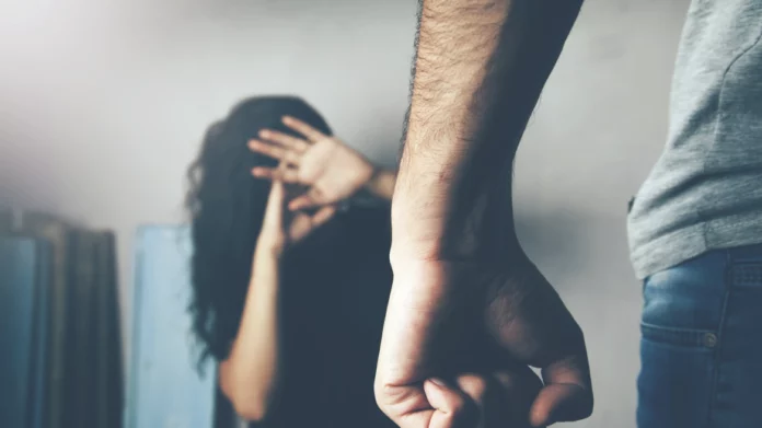 Αχαΐα: Άνδρας κατήγγειλε επίθεση με μαχαίρι από τη σύζυγό του