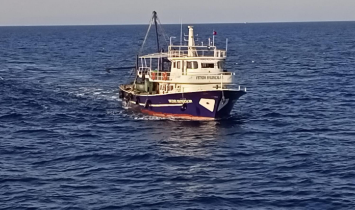 Τουρκικό αλιευτικό σε χωρικά ύδατα αλλά εμείς τραγουδάμε «Καπετάν Ανδρέα Ζέππο χαίρομαι όταν σε βλέπω»