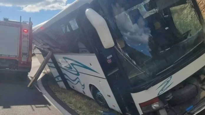 Σπάρτη: Λεωφορείο έπεσε σε χαντάκι – Ανασύρθηκε χωρίς τις αισθήσεις του ο οδηγός