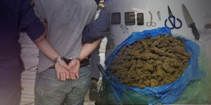 Κυκλοφορούσε με… εκατοντάδες γραμμάρια χασίς