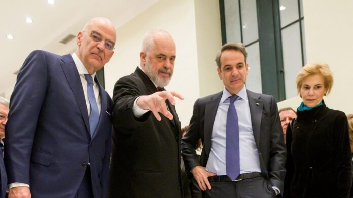 Απ’ το Ζάππειο μέχρι τη Χειμάρρα… ένας Μπακογιάννης «μεγάλος περίπατος»