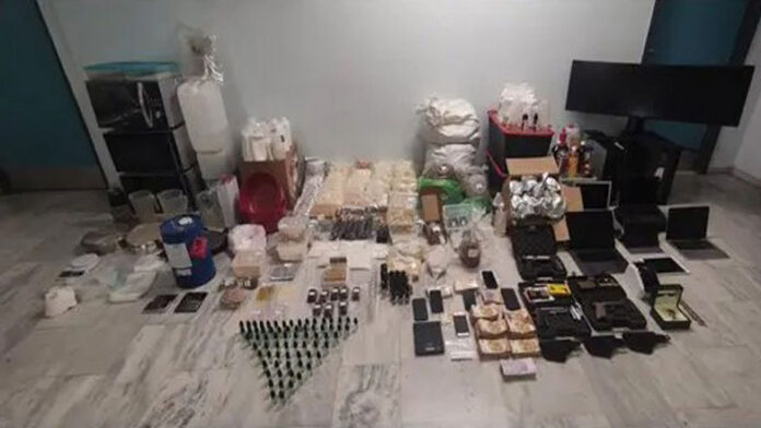 Θεσσαλονίκη: Προφυλακιστέοι οι πέντε κατηγορούμενοι για το κύκλωμα παρασκευής συνθετικών ναρκωτικών