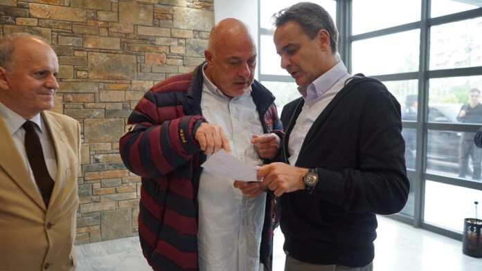 «Πονοκέφαλος» Α.Μπέος στο Μαξίμου: Οι δηλώσεις που «καίνε» τον Κ.Μητσοτάκη μετά τη μπουνιά κατά πλημμυροπαθή (VIDEO)