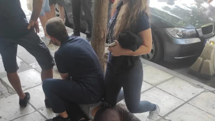 Θεσσαλονίκη: Πολίτες «συνέλαβαν» ληστή, ενώ προσπαθούσε να εισβάλει σε χρυσοχοείο