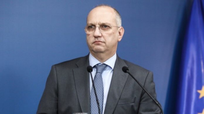 Θαύμα, θαύμα: Εμφανίστηκε ο εξαφανισμένος υπουργός Προστασίας του Πολίτη