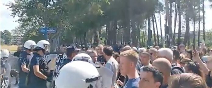 Κακοκαιρία Daniel: Έστειλαν τα ΜΑΤ να φυλάνε το κτίριο της Περιφέρειας Θεσσαλίας από τους πλημμυροπαθείς!
