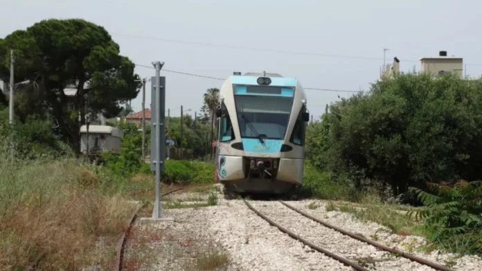 Τρένο συγκρούστηκε με φορτηγό στην Αχαΐα – Αναμένονται καθυστερήσεις και ακυρώσεις δρομολογίων