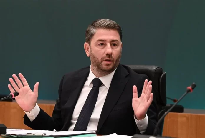 ΠΑΣΟΚ: Η δύσκολη εξίσωση για τον Ανδρουλάκη και τα… συντροφικά «μαχαιρώματα»