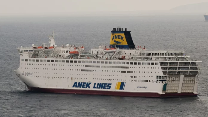 Ταλαιπωρία για 689 επιβάτες – Το «Ελευθέριος Βενιζέλος», που πήγαινε Χανιά, επιστρέφει στον Πειραιά