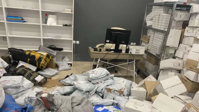 Έλεγχοι του ΣΔΟΕ σε 5 εταιρείες ταχυμεταφορών – Κατασχέθηκαν εκατοντάδες προϊόντα «μαϊμού»