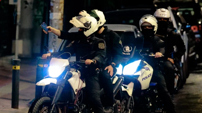 Μεγάλη επιχείρηση της ΕΛ.ΑΣ στον Άγιο Δημήτριο – Έξι προσαγωγές ανηλίκων