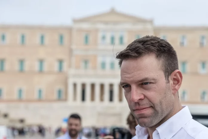 Ο Κασσελάκης ξαναρωτά τον Μητσοτάκη: Επιμένετε ότι ο Μπέος είναι ο «καταλληλότερος όλων»;