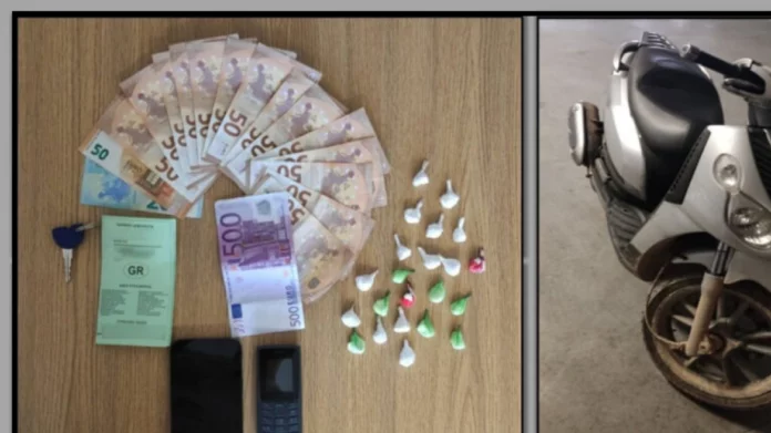 Βόλος: Έπιασαν διακινητή με δεκάδες «φιξάκια» κοκαΐνης