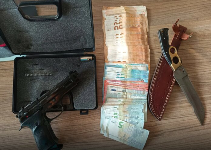 Θεσσαλονίκη: Είχαν μετατρέψει σπίτι σε παράνομο αποστακτήριο – Τι εντόπισε η ΕΛ.ΑΣ.(φωτο)