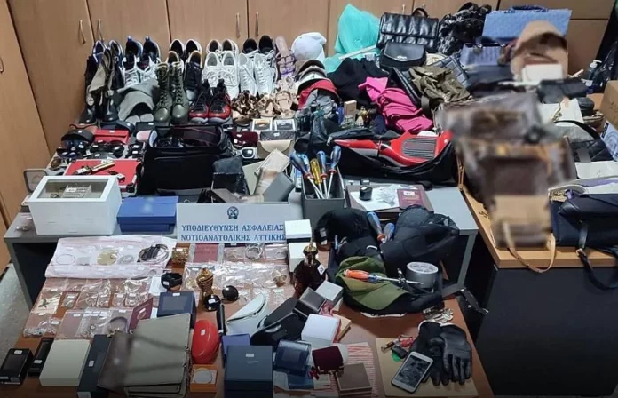 Εξαρθρώθηκε εγκληματική ομάδα που έκλεβε σπίτια σε περιοχές των νοτίων προαστίων της Αττικής