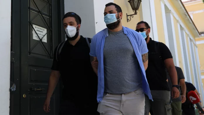 Κάθειρξη 10 ετών με αναστολή στον παίκτη ριάλιτι που είχε «μπουκάρει» στο Εφετείο με 1,2 εκατ. ευρώ και ναρκωτικά