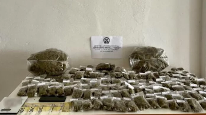 Τρία κιλά κάνναβης σε σπίτια τριών ανδρών στη Μάνη της Λακωνίας