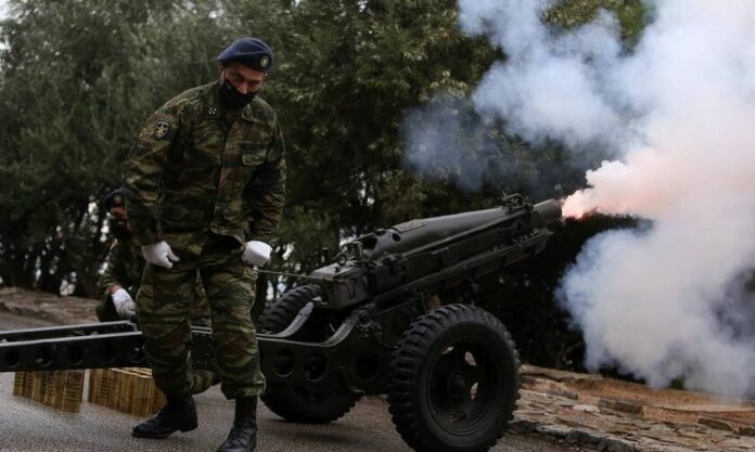 Έπεσαν οι 21 κανονιοβολισμοί από τον Λυκαβηττό για την 28η Οκτωβρίου