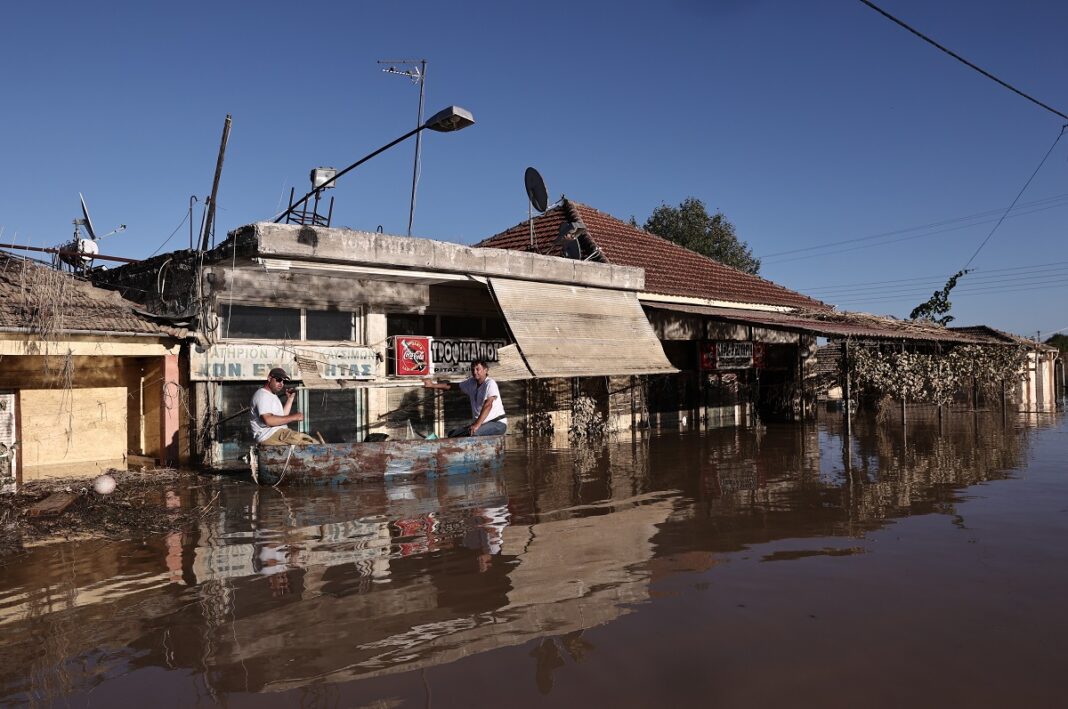 OI ÊÁÔÏÉÊÏÉ ÔÇÓ ÐËÇÌÌÕÑÉÓÌÅÍÇÓ ÌÅÔÁÌÏÑÖÙÓÇÓ ÊÁÑÄÉÔÓÁÓ ÅÐÉÓÔÅÑÅÖÏÕÍ ÓÔÁ ÊÁÔÅÓÔÑÁÌÅÍÁ ÓÐÉÔÉÁ ÔÏÕÓ ÌÅ ÂÁÑÊÅÓ ÃÉÁ ÍÁ ÐÁÑÏÕÍ ÏÔÉ ÐÏËÕÔÉÌÏÔÅÑÏ ÌÐÏÑÅÓÏÕÍ ÊÁÉ ÍÁ ÁÐÅÊÃËÙÂÉÓÏÕÍ ÔÁ ÊÁÔÏÉÊÉÄÉÁ ÔÏÕÓ