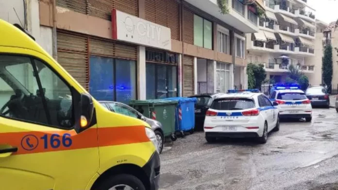 Λάρισα: 74χρονος αποπειράθηκε να αυτοκτονήσει κόβοντας τις φλέβες του – Τον βρήκε η κόρη του