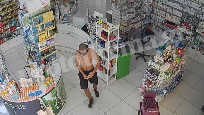 Πειραιάς: Συμμορία απειλούσε με όπλα και μαχαίρια υπαλλήλους φαρμακείων και «άδειαζαν» τα ταμεία – Βίντεο ντοκουμέντο