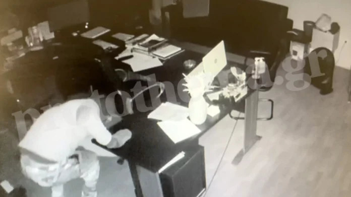 Παλλήνη: Η στιγμή που συμμορία παίρνει αγκαλιά χρηματοκιβώτιο και το φορτώνει σε αυτοκίνητο – Βίντεο ντοκουμέντο