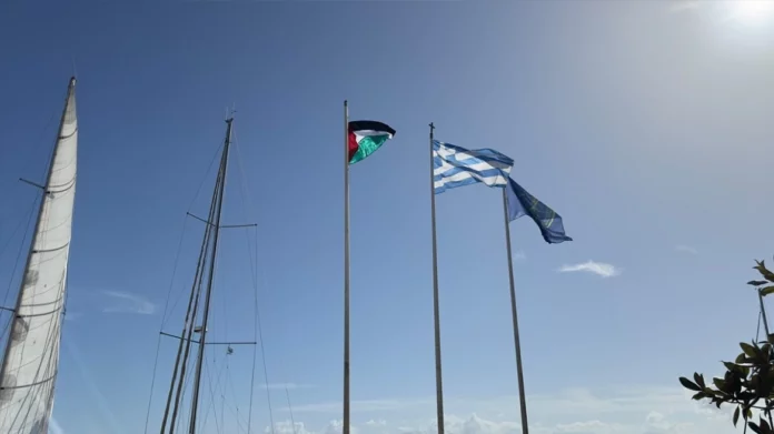 Πρέβεζα: Κατέβασαν τη σημαία της ΕΕ και ανέβασαν τη σημαία της Παλαιστίνης έξω από το δημαρχείο – (VIDEO)