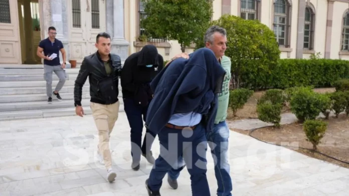 Μυτιλήνη: Προφυλακιστέοι ο τραυματιοφορέας και ο ιδιοκτήτης του γραφείου τελετών που έστησαν «μαγαζί» στο νοσοκομείο