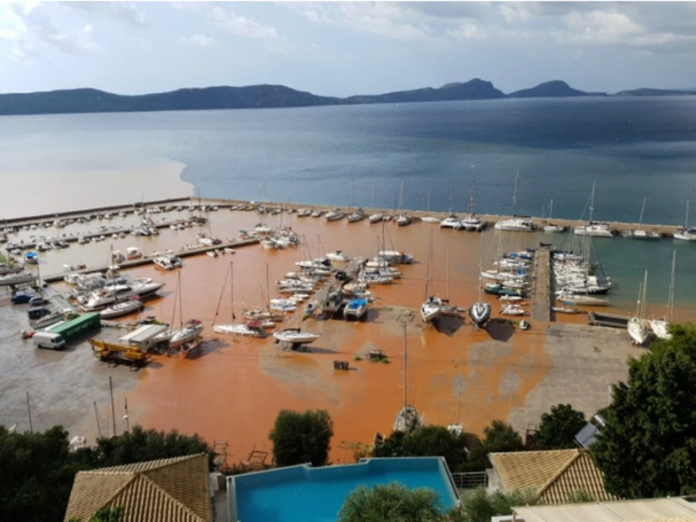 Πύλος: Ισχυρό μπουρίνι μετέτρεψε τους δρόμους σε ποτάμια-ΦΩΤΟ