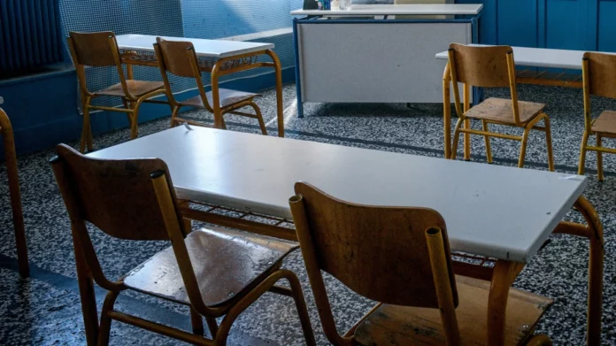 Ηράκλειο: Χειροπέδες σε μαθήτριες Γυμνασίου για απειλή και ξυλοδαρμό συμμαθήτριάς τους