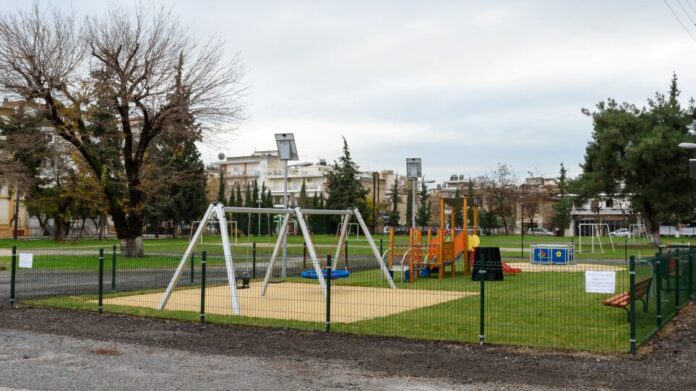 Μοσχάτο: Τρόμος για δύο 15χρονες σε παιδική χαρά – Άγνωστος τις απείλησε με μαχαίρι και τις θώπευσε