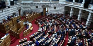 «Μύλος» στη Βουλή για τις «γαλάζιες» απευθείας αναθέσεις και τα μνημόνια