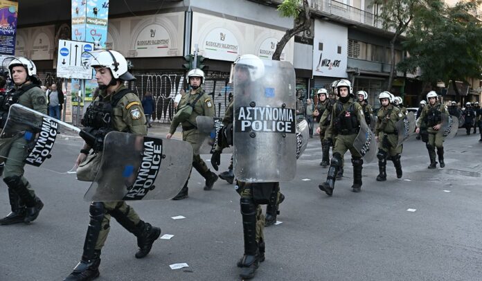 Πολυτεχνείο: Έξι προσαγωγές μετά από προληπτικούς ελέγχους αστυνομικών