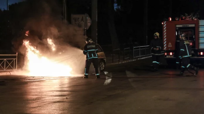Νέα Αγχίαλος-Φωτιά σε αυτοκίνητο: Εντοπίστηκε απανθρακωμένη σορός