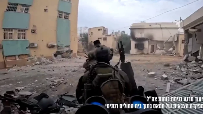 Πόλεμος στο Ισραήλ: Καρέ – καρέ η εισβολή Ισραηλινών κομάντος στο Παιδιατρικό Νοσοκομείο Ραντίσι στη Γάζα – Δείτε βίντεο