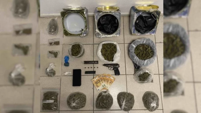 Πιερία: Πιστόλι με σιγαστήρα είχε ο διακινητής κάνναβης