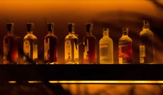 Ασύλληπτο περιστατικό στον Πειραιά: Μητέρα άφησε το μωρό της έξω από μπαρ και μπήκε να πιει