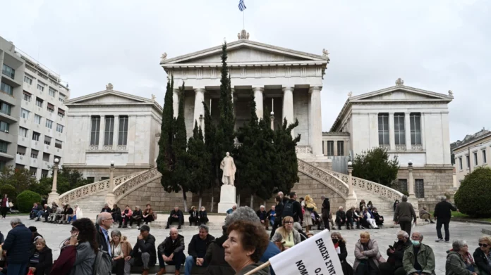 Συγκέντρωση διαμαρτυρίας συνταξιούχων στο κέντρο της Αθήνας – Τι διεκδικούν