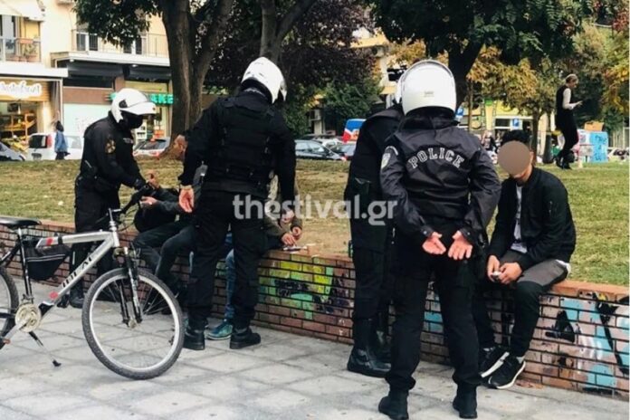 Θεσσαλονίκη: Έπιασαν 20χρονο στην Καμάρα με MDMA, παραισθησιογόνα μανιτάρια, κοκαΐνη και μαχαίρι