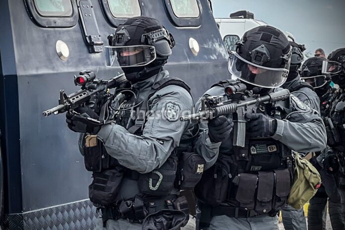 Μια ημέρα με τους σκληρούς της ΕΚΑΜ Θεσσαλονίκης – Μια ληστεία, δυο συλλήψεις και ένας κακοποιός νεκρός