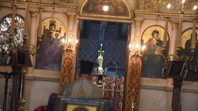 Σαλαμίνα: Χειροπέδες σε 68χρονο παλαιοημερολογίτη ιερέα για σεξουαλική κακοποίηση 12χρονου