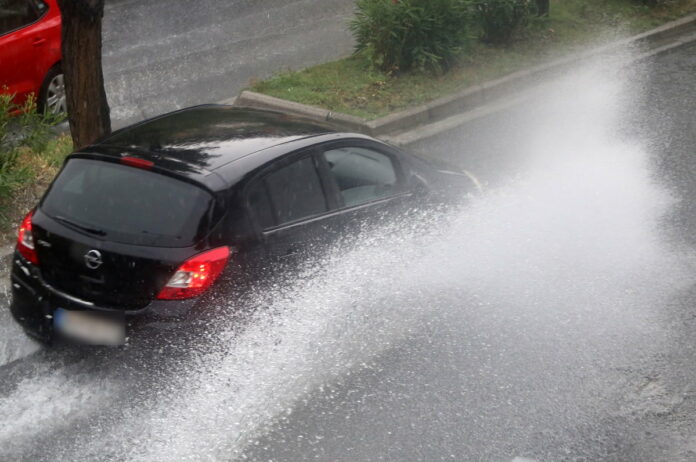 Αγριεύει ο καιρός από σήμερα: Πού θα σημειωθούν ισχυρές καταιγίδες