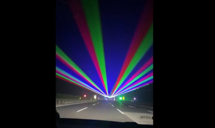 Η Κίνα εγκατέστησε λέιζερ στους δρόμους για να παραμένουν σε εγρήγορση οι οδηγοί